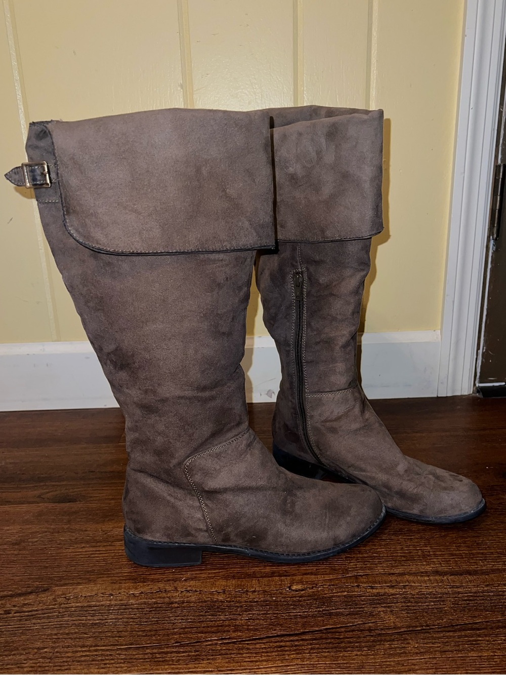 Brown Suede Knee High Fold Over Cuff  Slouchy Boots Y2K Casual Zipper Size 8